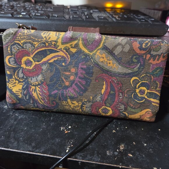 WOMANS WALLET BY RELIC - Picture 3 of 5